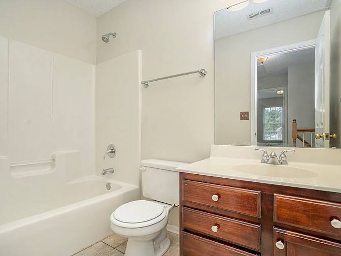 lifedoorrentals's room