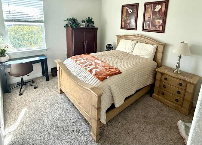 Heidi Jones's room