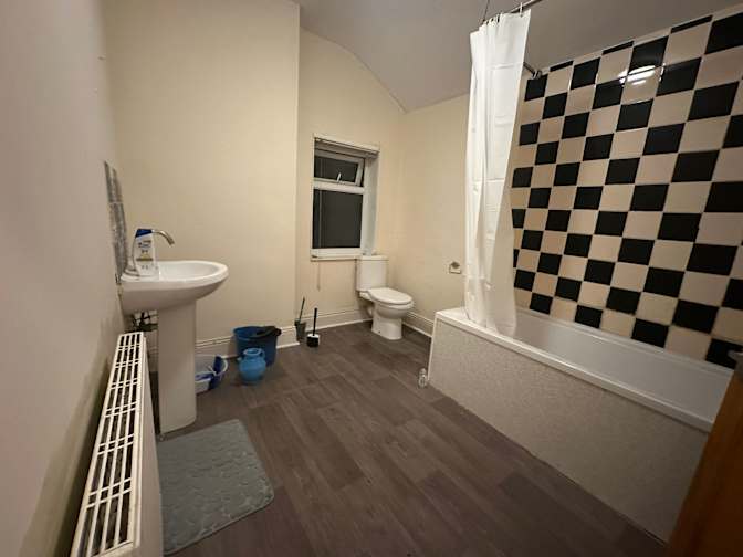 Black Country Homes's room