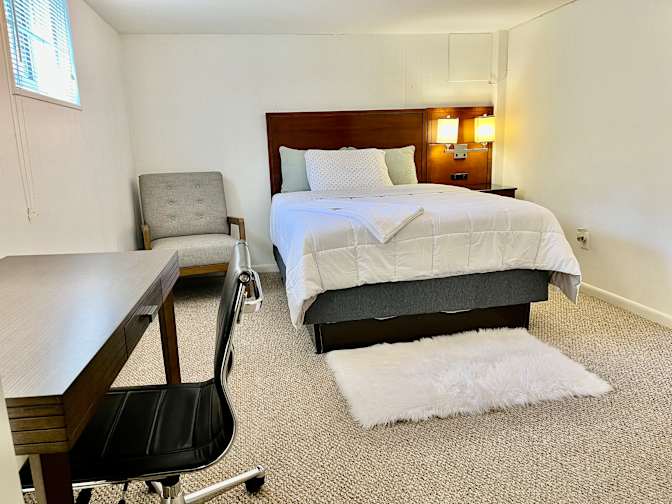 ENDALE's room