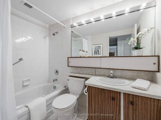 Cozy Spacious Room in Two Bedroom Condo Steps from Humber River's room