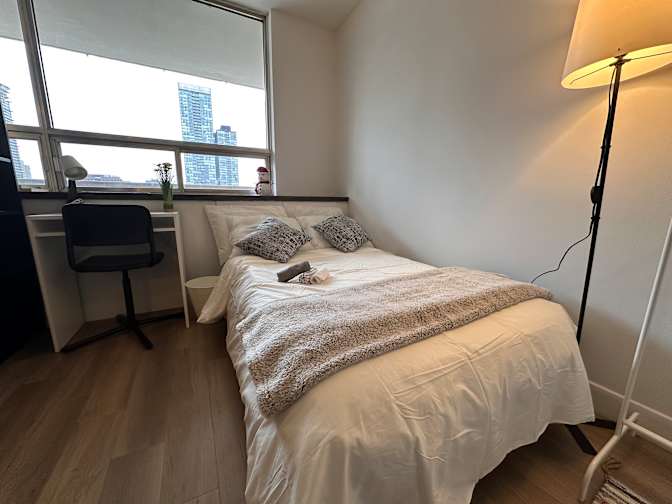 Housingfouryou's room