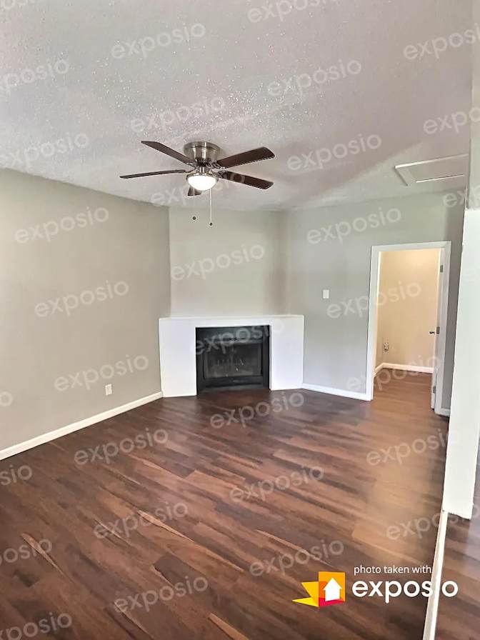 Alcove Rooms's room