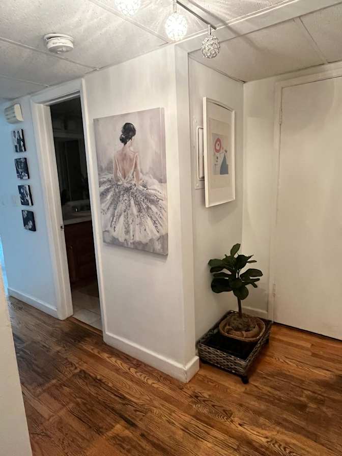 NORA  FERNANDEZ's room