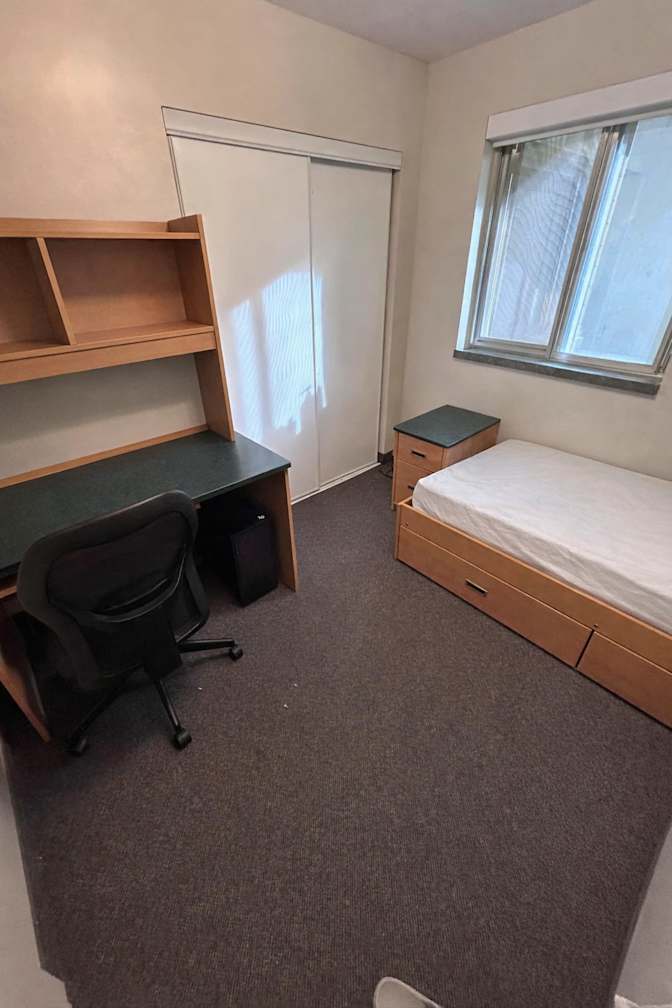 Harry Liu's room