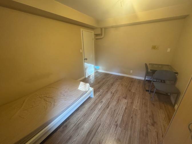 YINGJIAN SONG's room