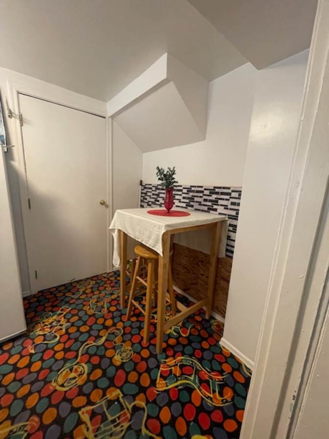 DANIEL's room