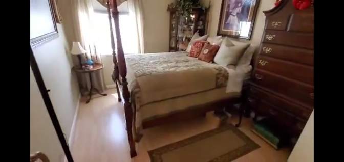 E's room