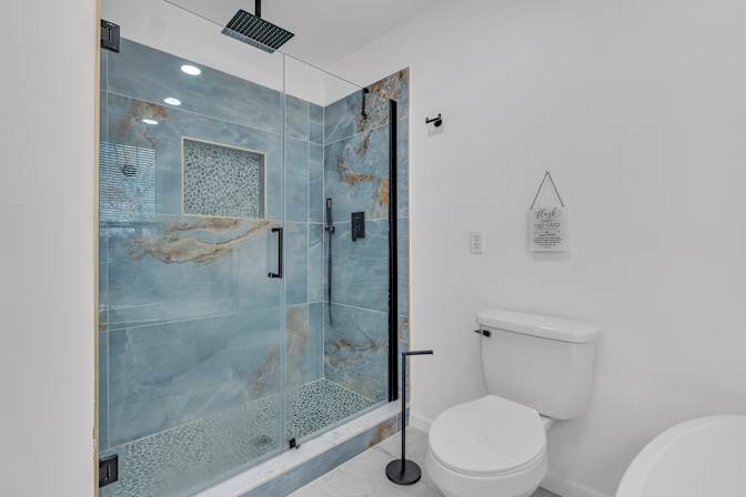 lifedoorrentals's room