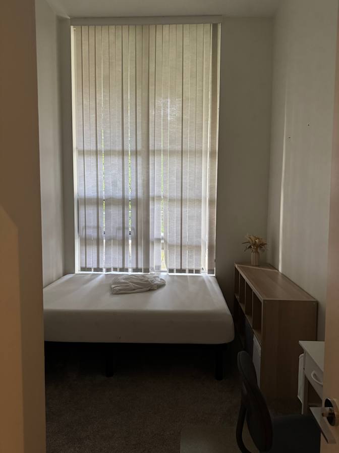 julie bonnal's room