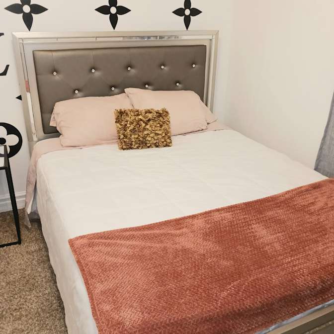 ANNETTE's room