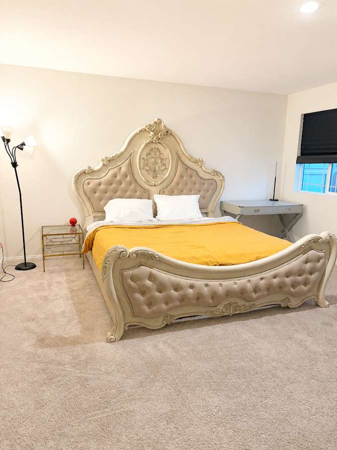 JIAO's room
