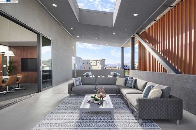 Golden Gate Rentals's room
