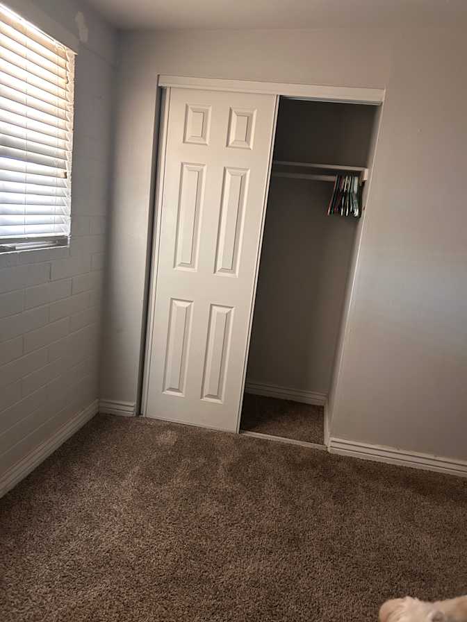 NELLY URIBE's room