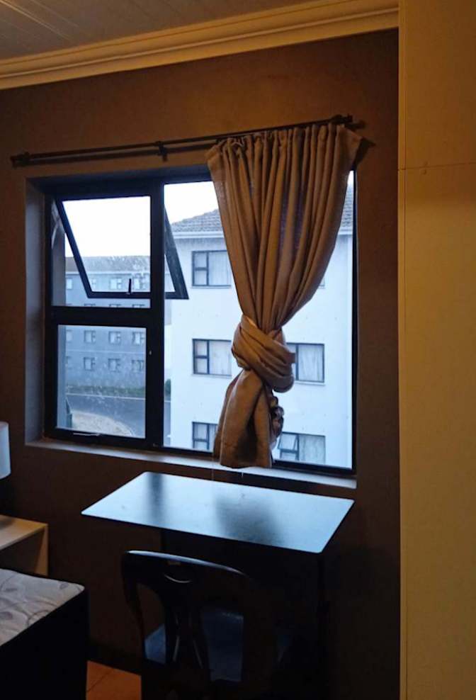 Mbukuqu Siwaphiwe's room