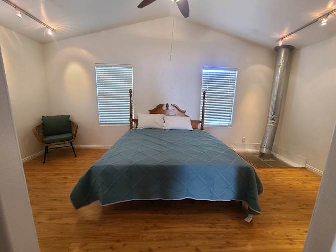 Leslie's room