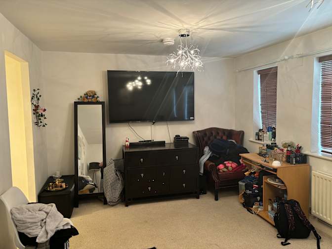 Lee Collar's room