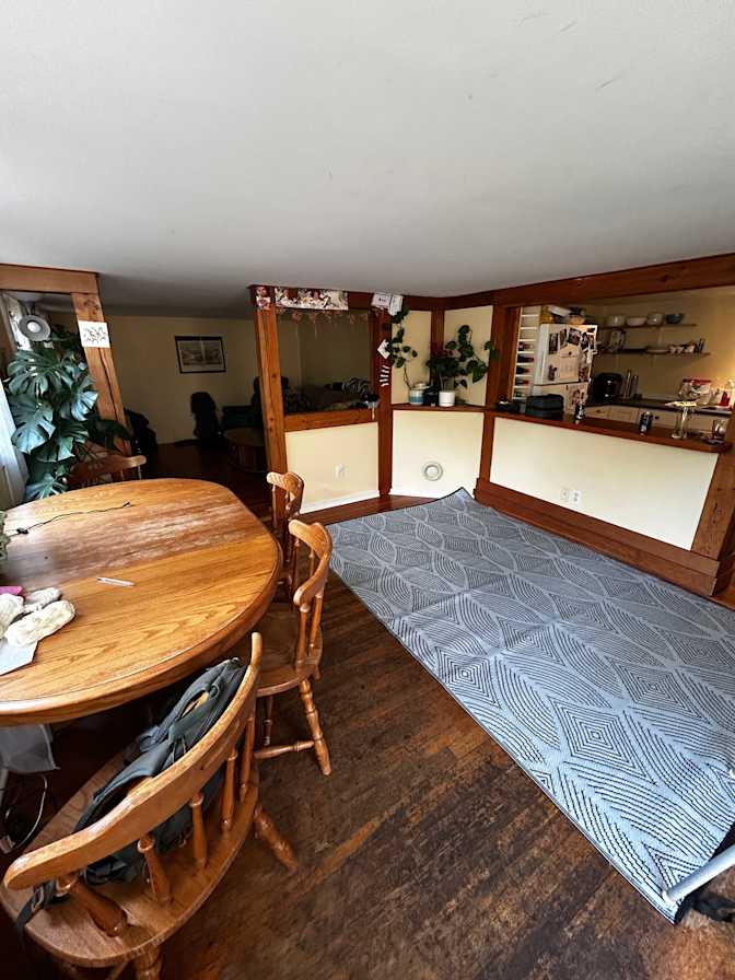 Mercedes's room