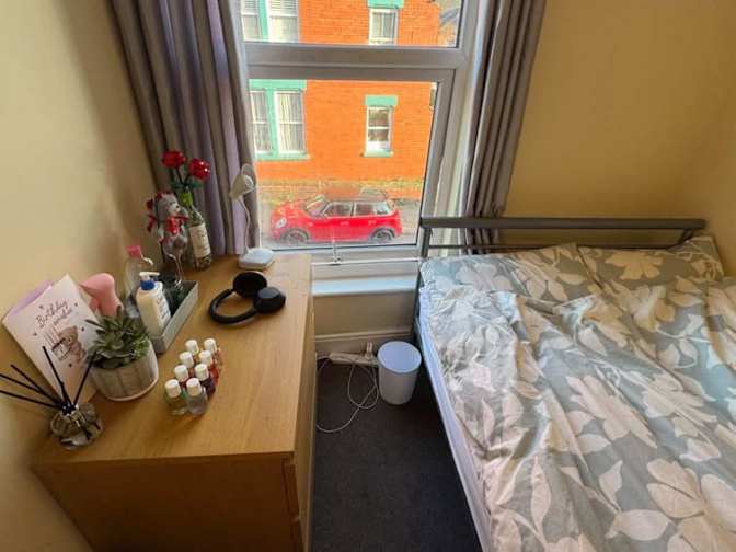 sofia blentzas fernandez's room