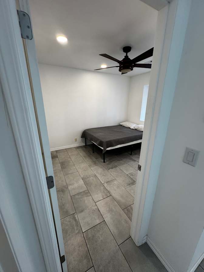 Elvi Flores's room