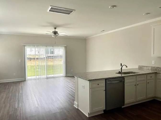 Alcove Rooms's room