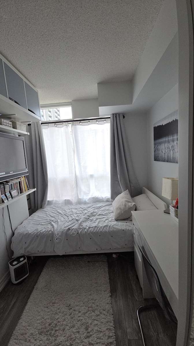 Onur Ece's room