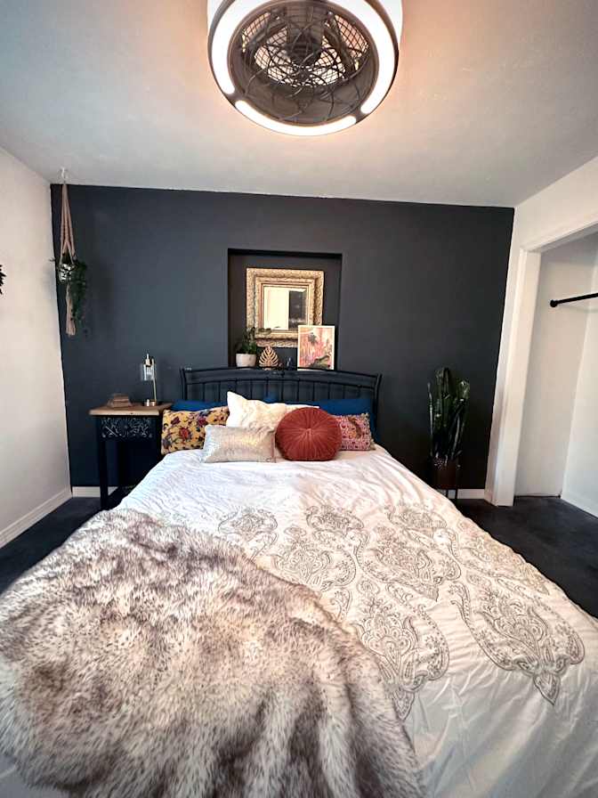 Kelly's room