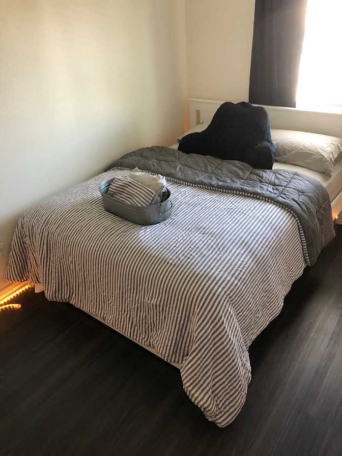 Dallas Earle's room
