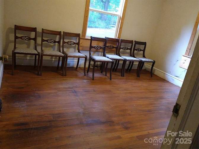 Alcove Rooms's room