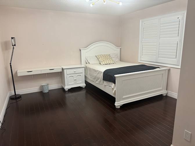 Hira's room