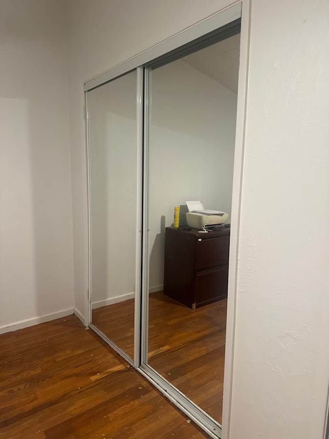 Leslie's room