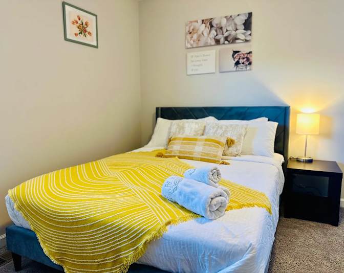 Alcove Rooms's room