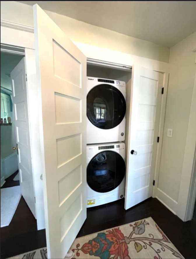 Furnished Housing Host's room