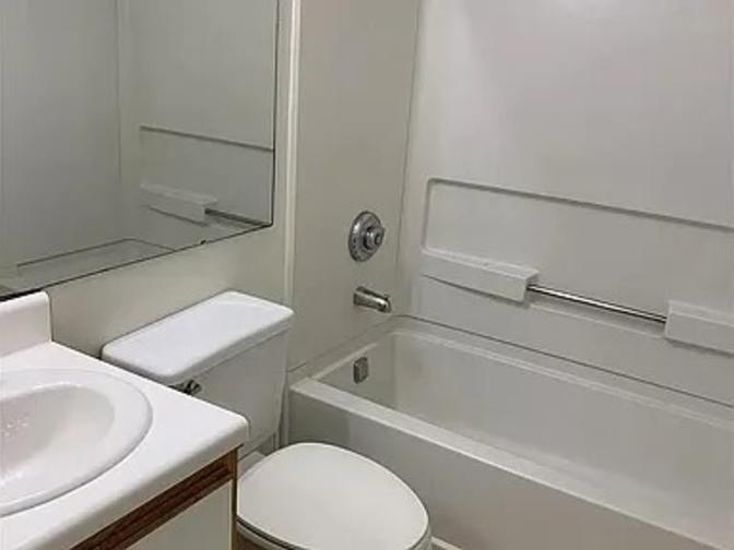 Alcove Rooms's room
