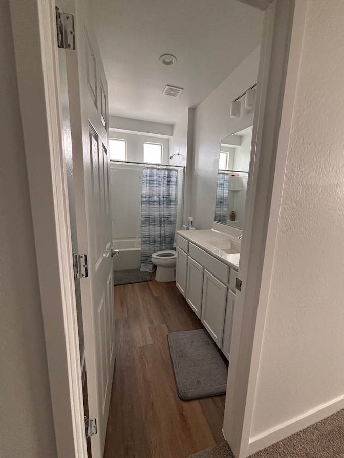 Leslie's room