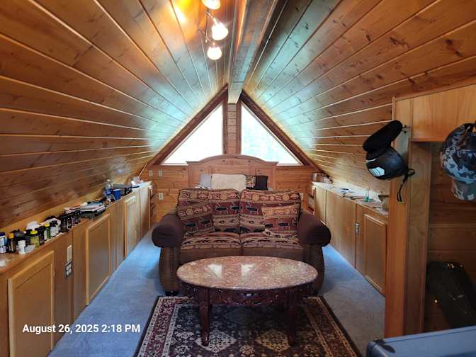 Kyle Thomas Lowe's room