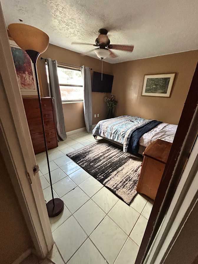 Lee's room