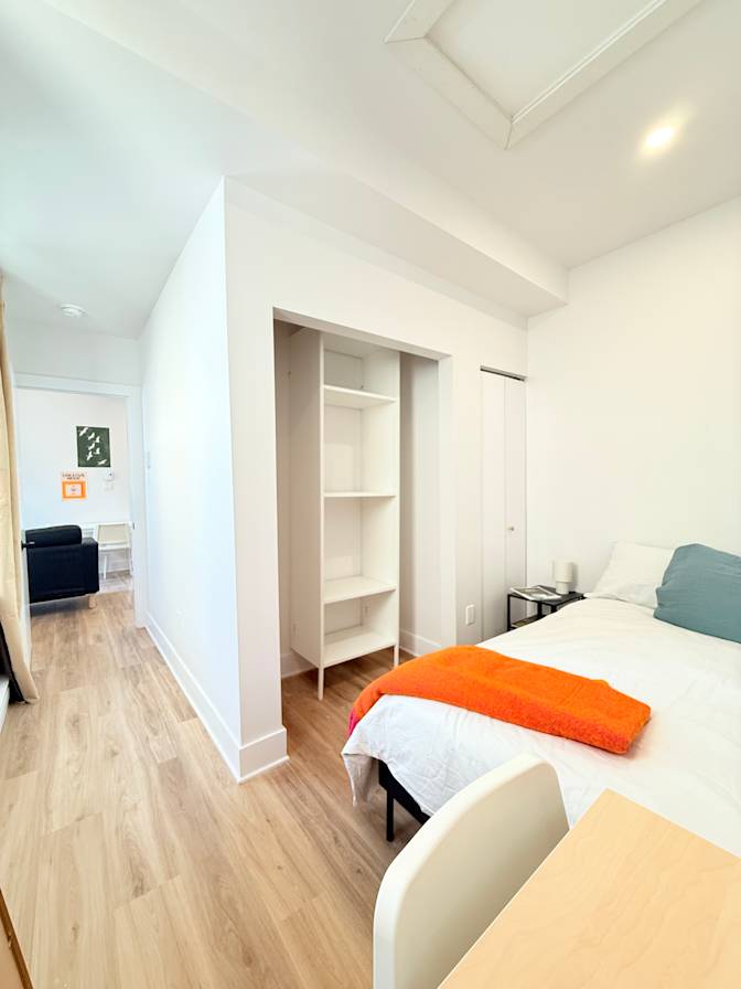 HelloMontreal's room