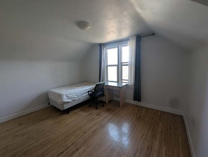 Ken's room