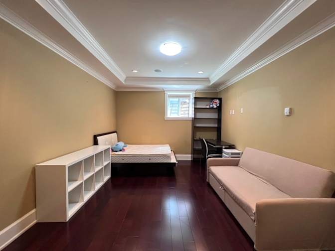 Lei's room