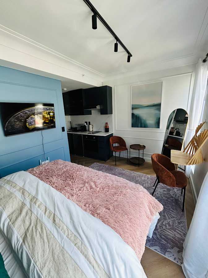 Vernon's room