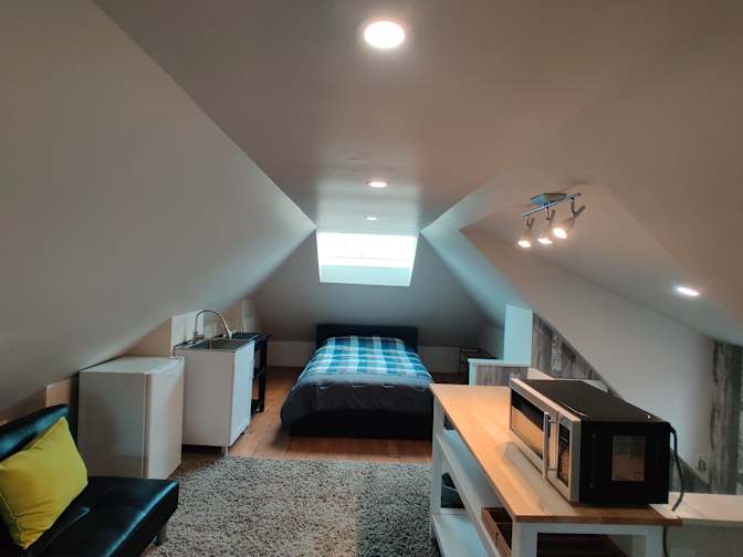 Carlos's room