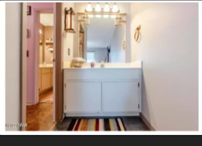 LEE's room