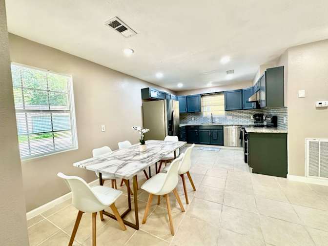 Wilson Realty & Investment Group's room
