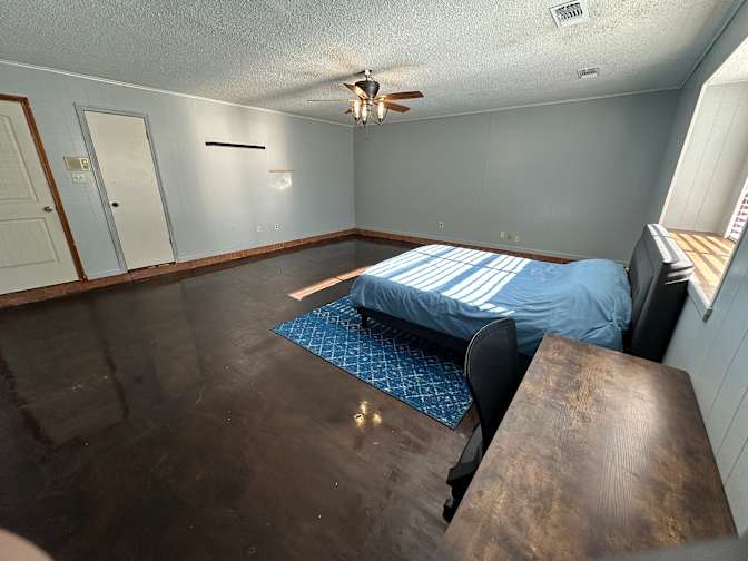 Lambert Guo's room