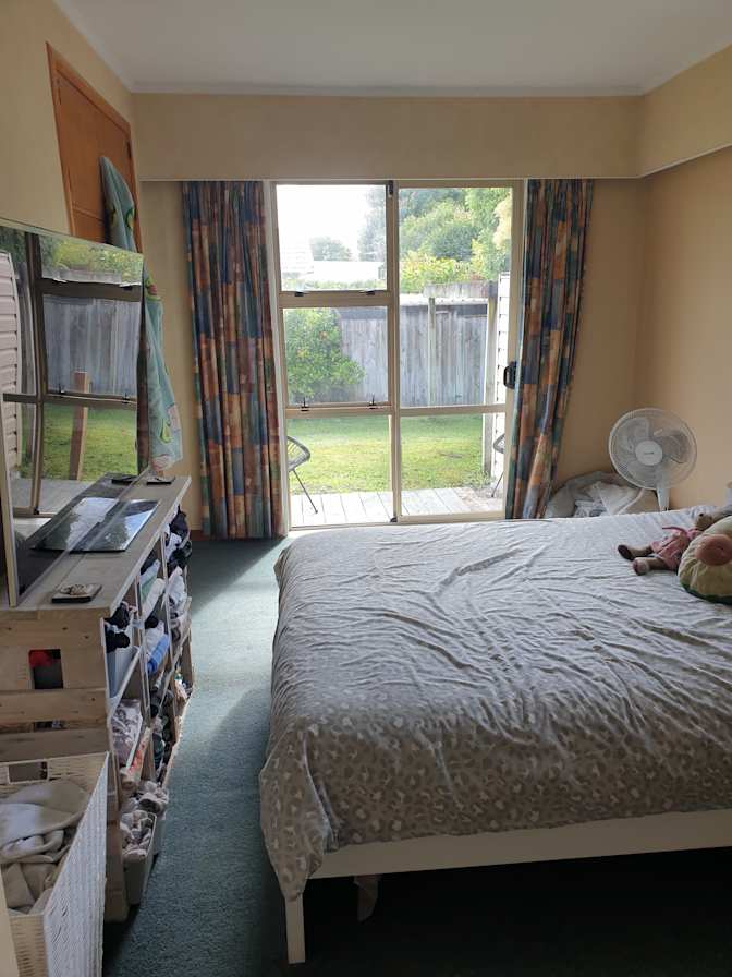Christopher REID's room
