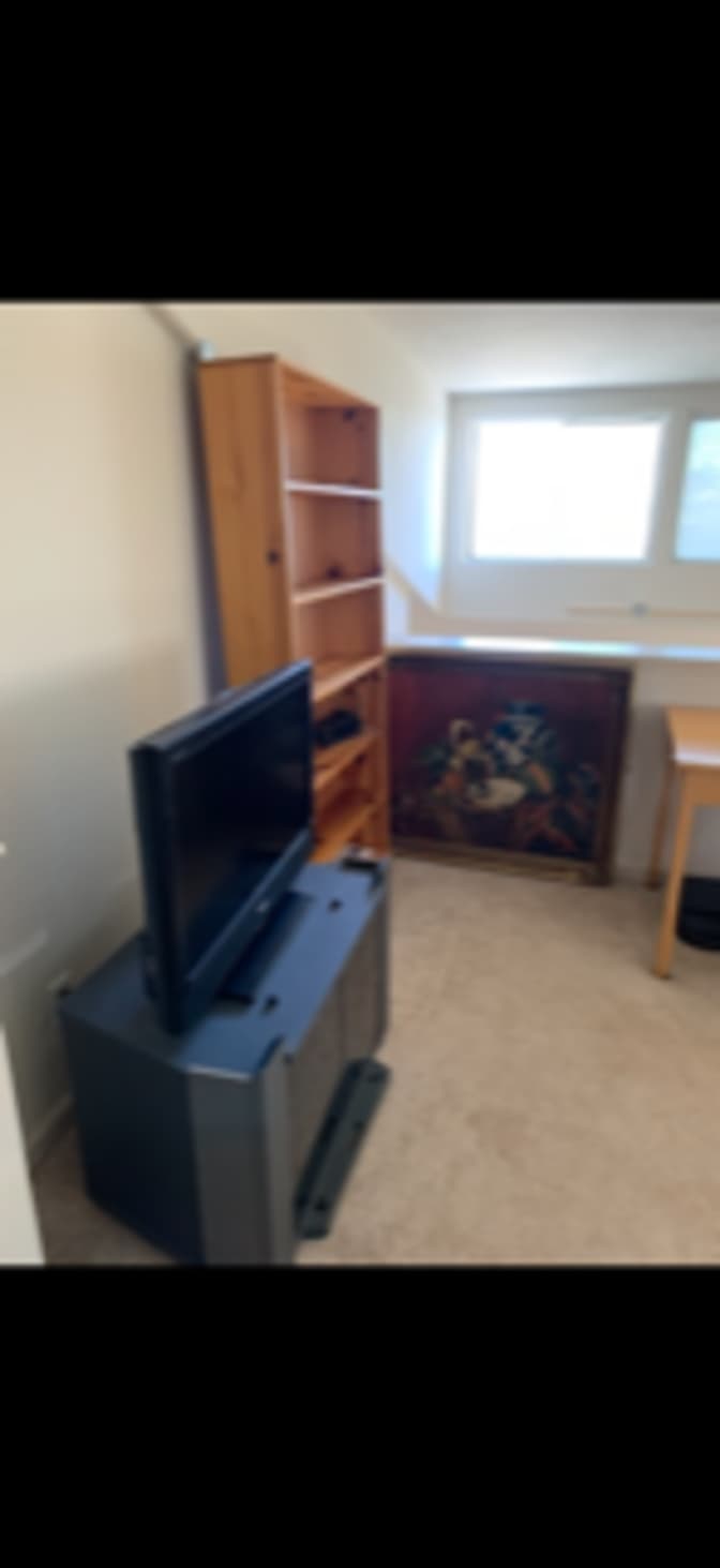 Mahdokht's room