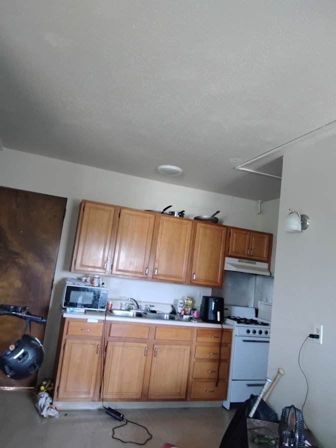 Anthony L Sanders's room