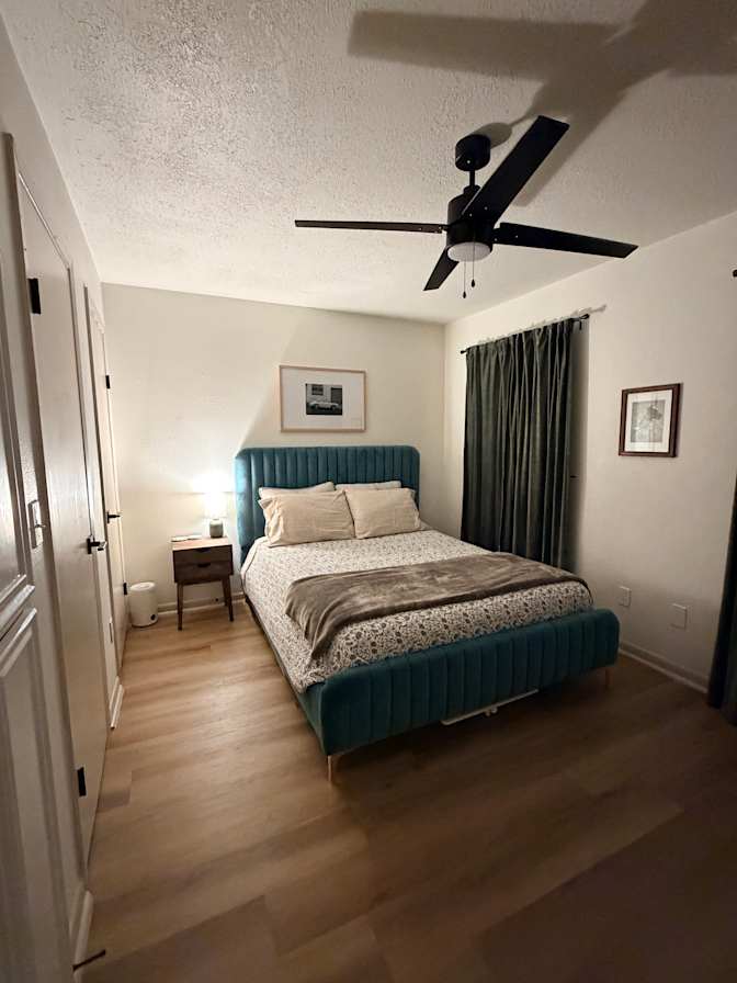 Benyt's room