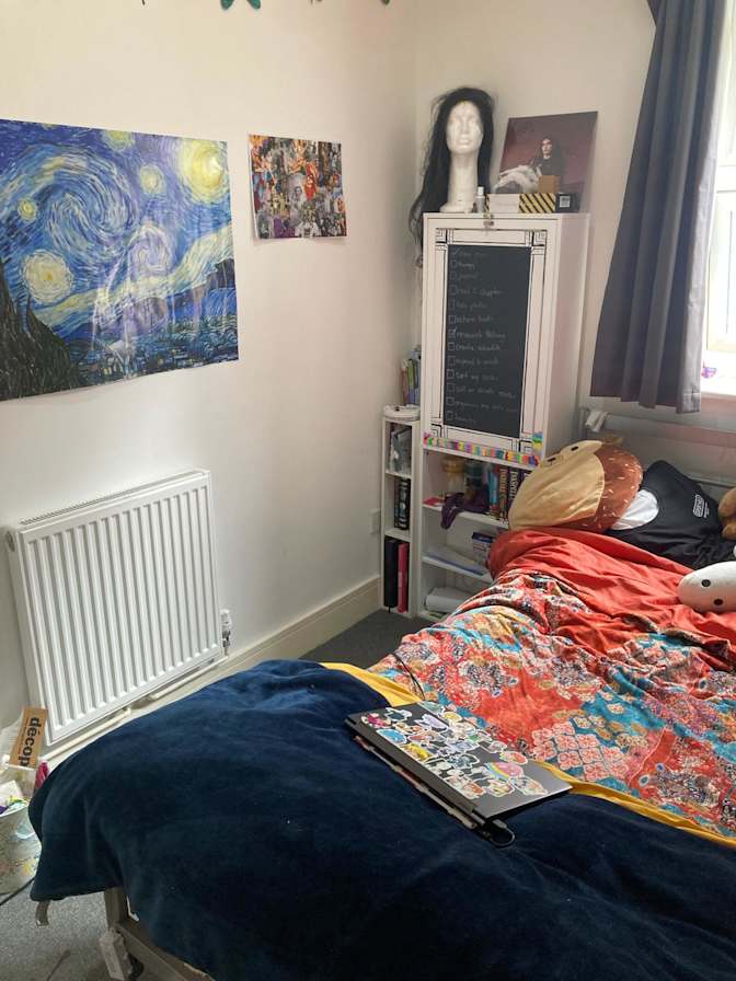 Eve's room